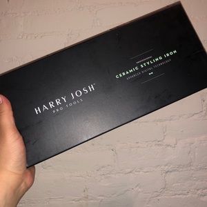 Harry Josh Never Opened Hair Straightener